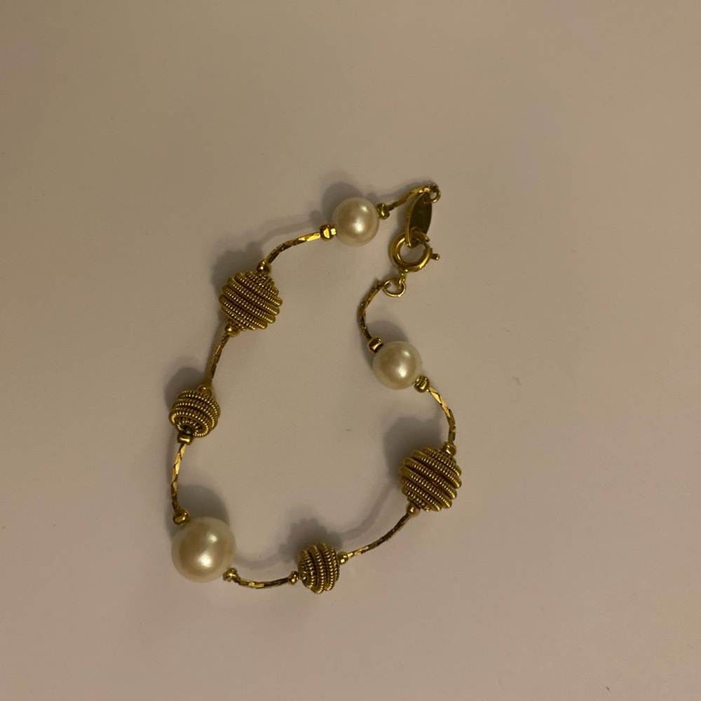 Vintage Signed Trifari Gold Tone Faux Pearl Bracelet Dainty Wedding Bride Gift - Picture 10 of 12